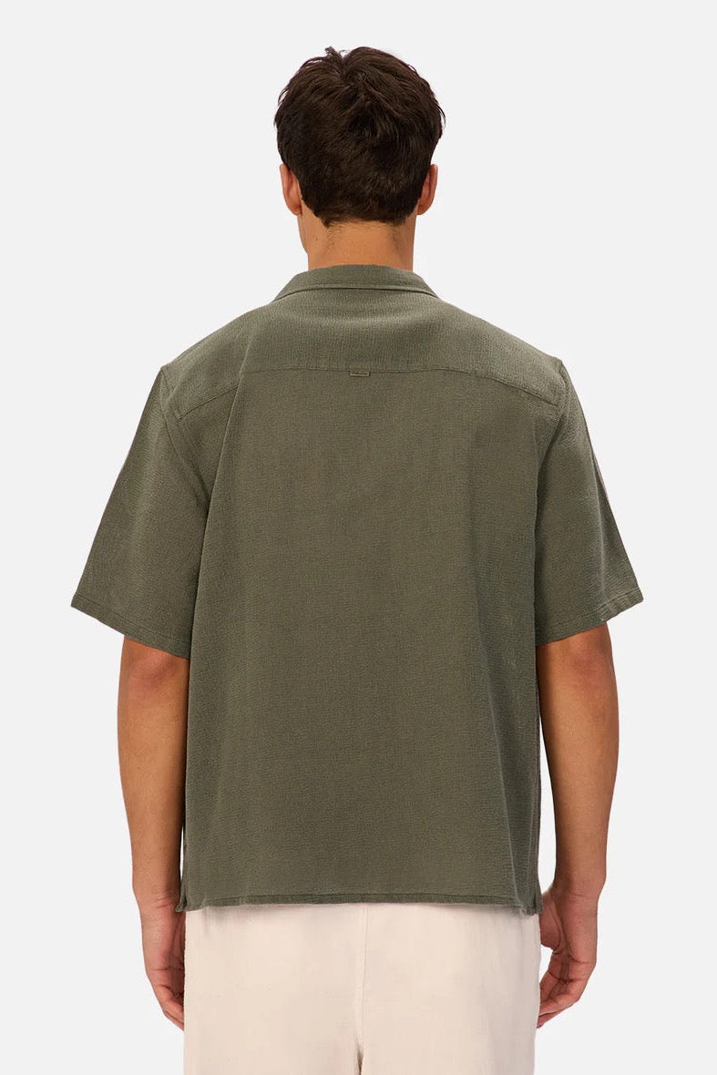 Relaxed short sleeve button shirt in green tone