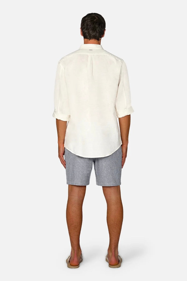 Back view highlighting button-closure pocket and relaxed fit.