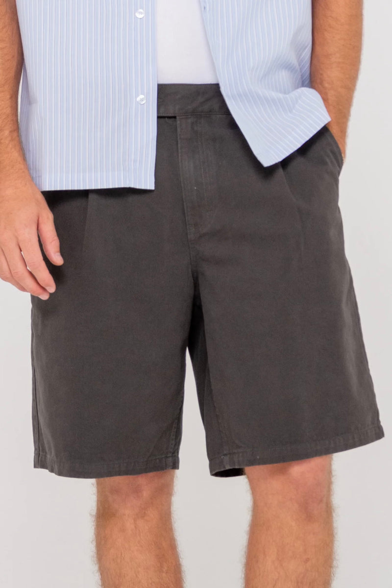 Worldwide Pleat Guy Shorts | Coal